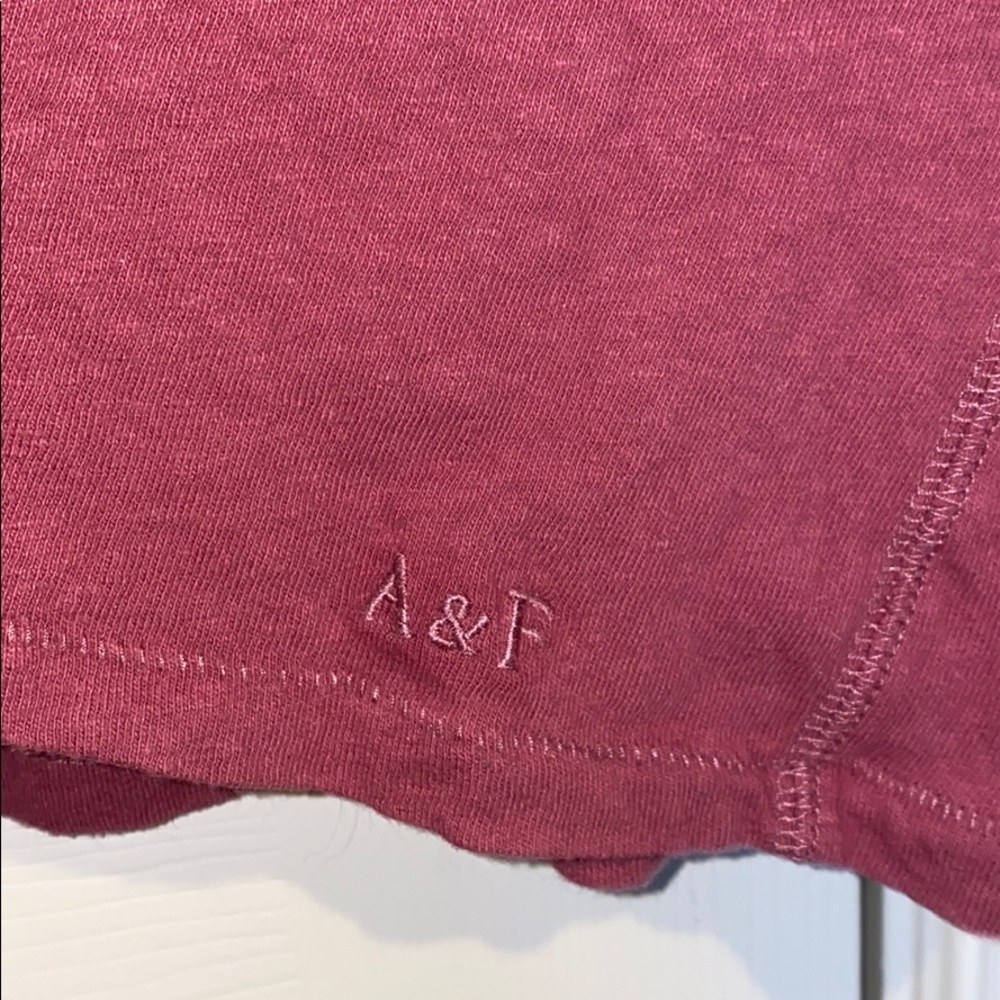 Red tee - Picture 4 of 6